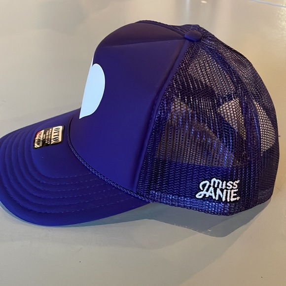MISS JANIE foam heart trucker hat - Picture 2 of 3